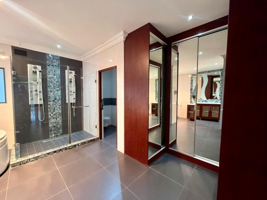 5 Bedroom Property for Sale in Safari Gardens North West